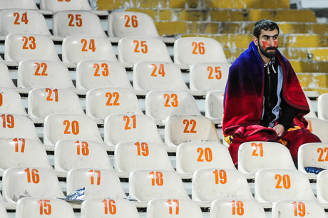 شعار علیه درخشان و تشویق دایی در آزادی